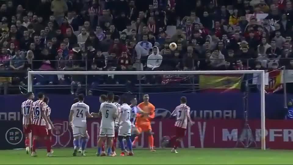 河牌圈的“一击致命”：如何最大化榨取对手的剩余价值。（河牌阶段的终极杀招：最大化获取对手的剩余价值）