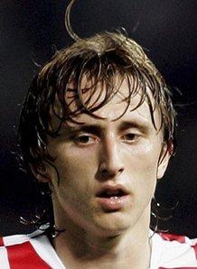 [天下足球]稳居榜首 巴萨战胜奥萨苏纳